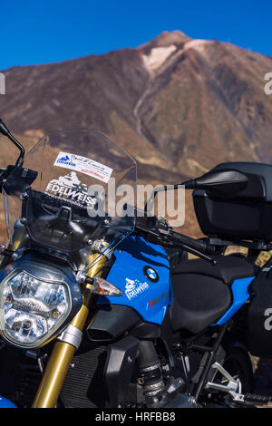 Motorcycle garées en face de Teide à Tenerife, Îles Canaries, Espagne Banque D'Images