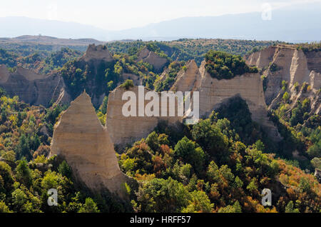 Des pyramides de grès à Melnik, Bulgarie Banque D'Images