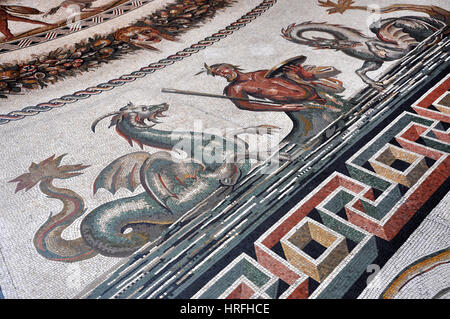 VATICAN, ITALIE - 14 mars 2016 : Le sol de mosaïque dans le Pius-Clementine musée de Vatican remonte au 3ème siècle est visité quotidiennement par la foule de Banque D'Images