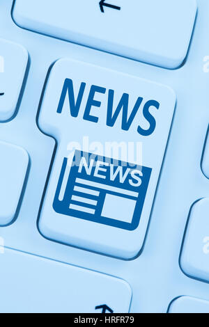 Journal en ligne news ordinateur clavier web bleu Banque D'Images