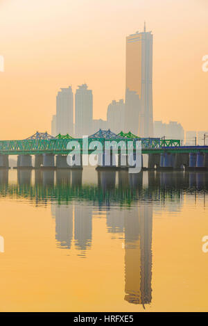 Yeouido financial district pendant le coucher du soleil Banque D'Images