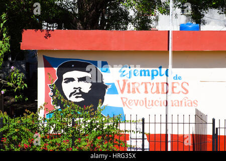 La Havane, Cuba - 11 décembre 2016 : Peinture de Che Guevara sur un vieux mur à La Havane, Cuba Banque D'Images