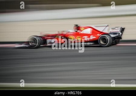 Montmelo, Catalogne, Espagne. 1er mars, 2017. SEBASTIAN VETTEL (GER) disques durs dans sa Ferrari SF70H sur piste pendant jour 3 de la Formule 1 les essais au Circuit de Catalunya Crédit : Matthias Rickenbach/ZUMA/Alamy Fil Live News Banque D'Images