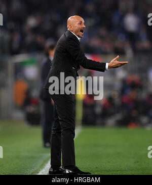 Rome, Italie. 1er mars, 2017. L'entraîneur-chef de Roma Luciano Spalletti gestes durant la première demi-finale de la Coupe italienne jambe match de football contre la Lazio à Rome, Italie, 1 mars 2017. Lazio a remporté le match 2-0. Credit : Alberto Lingria/Xinhua/Alamy Live News Banque D'Images