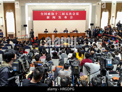 Beijing, Chine. 2e Mar, 2017. La conférence de presse sur la cinquième session de la 12e Conférence consultative politique du peuple chinois (CCPPC) Comité National s'est tenue au Palais du Peuple à Beijing, capitale de Chine, le 2 mars 2017. Credit : Cui Xinyu/Xinhua/Alamy Live News Banque D'Images