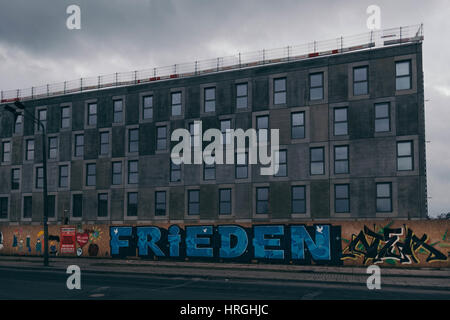 Berlin, Allemagne. 28 Février, 2017. Un hébergement de réfugiés à l'Albert-Kuntz-Strasse, dans l'arrondissement de Berlin-Hellersdorf, 28 février 2017 à Berlin, Allemagne Photo : Photo de l'alliance/Robert Schlesinger | worldwide/dpa/Alamy Live News Banque D'Images