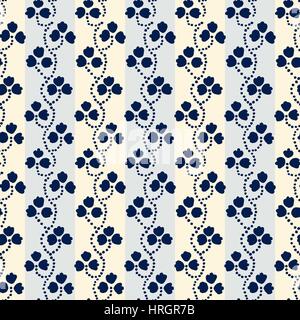 Motif floral transparent, fait à la main avec motif folklorique russe sur le trèfle bleu et gris clair ecru fond dénudé. Impression textile. Illustration de Vecteur