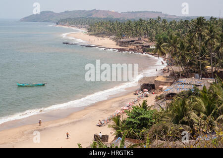 La mer,arabe,coast, littoral, tourisme, touristes,transats,chambre,bien,palm,arbres,pour,les touristes, sur la plage d'Anjuna,,,Goa, Inde,Indian,Asia,Asiatique, Banque D'Images