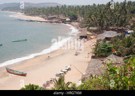 La mer,arabe,coast, littoral, tourisme, touristes,transats,chambre,bien,palm,arbres,pour,les touristes, sur la plage d'Anjuna,,,Goa, Inde,Indian,Asia,Asiatique, Banque D'Images