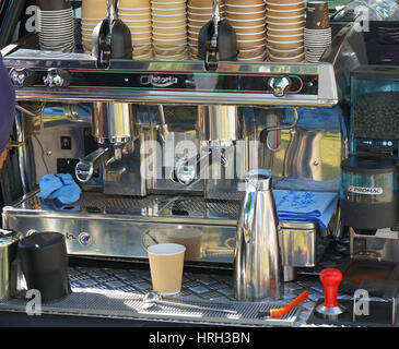 Machine à café, dans la voiture Banque D'Images