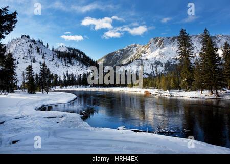 Yellowstone River, l'hiver, le Parc National de Yellowstone Banque D'Images