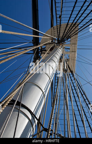 Mât de la frégate USS Constellation nous navire naval dans le port de Baltimore, Maryland, USA Banque D'Images