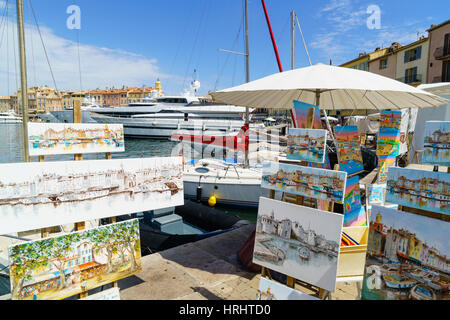 Art en vente par le port, Saint Tropez, Var, Cote d'Azur, Provence, Côte d'Azur, France, Méditerranée Banque D'Images