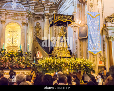 Les foules se rassemblent pour honorer l'image de l'Oaxaca, patron de la Basilique Notre Dame de la solitude, Oaxaca, Mexique Banque D'Images