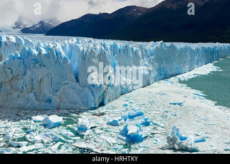 Détail de glacier Perito Moreno dans le Parc National Los Glaciares, UNESCO, Patagonie, Argentine Banque D'Images