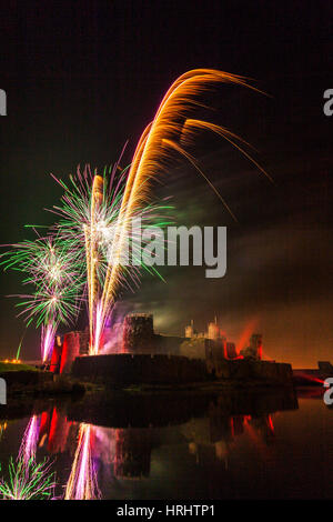 D'artifice, château de Caerphilly, Caerphilly, pays de Galles, Royaume-Uni Banque D'Images