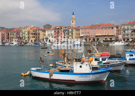 Port, Oneglia, Imperia, Ligurie, Riviera Italienne, Italie Banque D'Images