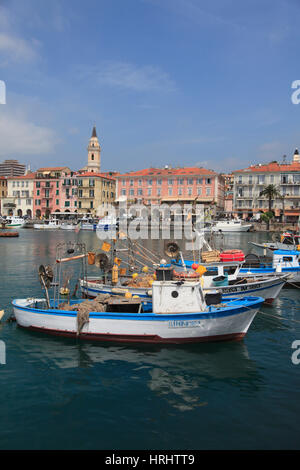 Port, Oneglia, Imperia, Ligurie, Riviera Italienne, Italie Banque D'Images