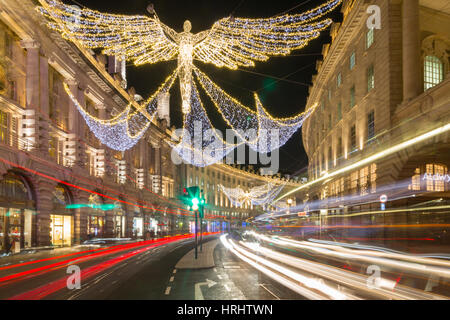 Les lumières de Noël sur Regent Street, Westminster, Londres, Angleterre, Royaume-Uni Banque D'Images