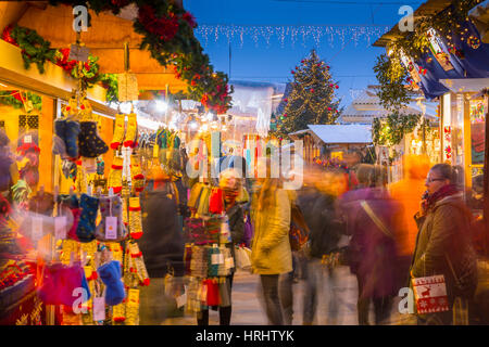 Marché de Noël sur la Waisenhausplatz, Berne, Jungfrau Region, Oberland Bernois, Alpes Suisses, Suisse Banque D'Images