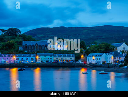 Crépuscule sur Portree, Isle of Skye, Hébrides intérieures, Ecosse, Royaume-Uni Banque D'Images