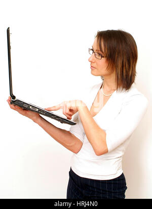 Junge Gesch ?ftsfrau arbeitet suis coffre - young business woman using laptop, Symbolfotos Banque D'Images