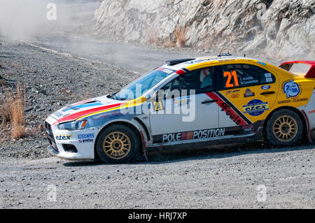 LIMASSOL, Chypre - Novembre 7 Conducteur : Christos Armeftis (cy) et co-pilote Marios Constantinou (cy) conduite Mitsubishi Lancer Evo IX au cours de Rally Cypr Banque D'Images