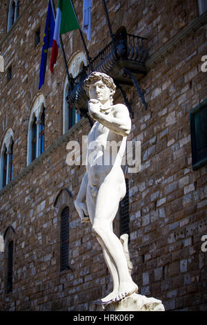 Copie du David de Michel-Ange sur la Piazza della Signoria, Florence, Italie Banque D'Images