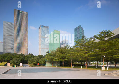 Gratte-ciel et Civic Square, Futian, Shenzhen, Guangdong, Chine Banque D'Images