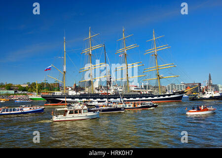 Bateau à voile formation russe Kruzenshtern au port de Hambourg en Allemagne Anniversaire Banque D'Images