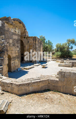 Monastère (couvent) dans la vallée de la Messara en Crète en Grèce. Messara - est la plaine la plus grande en Crète Banque D'Images