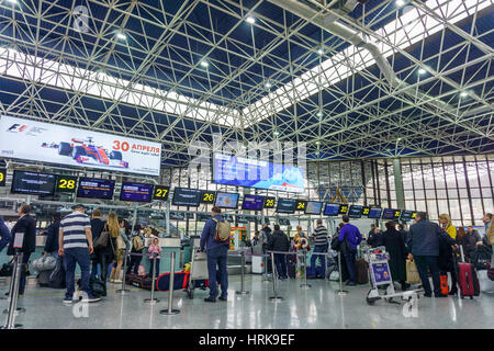 SOCHI, RUSSIE - 02 février 2017 : Peuples Autochtones dans un terminal de l'aéroport international de Sotchi. L'aéroport international d'Adler Banque D'Images