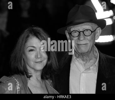 Londres, Royaume-Uni, le 7 Oct 2015 : John Hurt ( Image ) altérées au monochrome assiste à la première du film des suffragettes et gala 59e soirée d'ouverture, BFI London Film Festival à Londres Banque D'Images