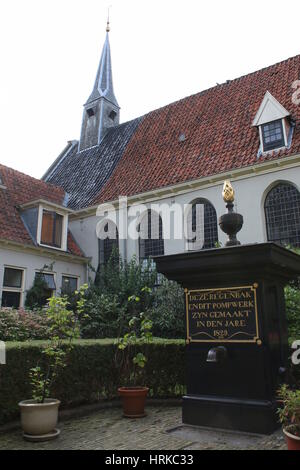 Cité médiévale (aussi Geertruidsgasthuis Pepergasthuis Sint  = cour avec hospices), centre-ville de Groningen, Pays-Bas. Fondée en 1408. Banque D'Images