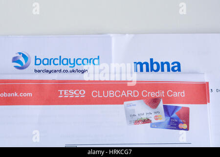 Pile de carte de crédit y compris Tesco Bank, Barclaycard et MBNA - indicatif de la génération de transfert l'blanace Banque D'Images