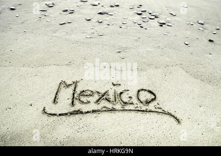Mexique écrit dans le sable sur la plage Banque D'Images