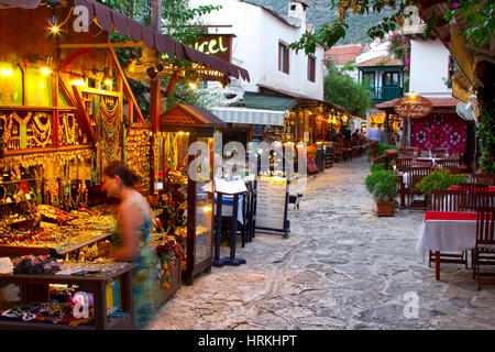 Vue sur la rue. Kas. La province d'Antalya, côte méditerranéenne. La Turquie. Banque D'Images