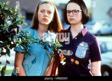 GHOST WORLD 2001 United Artists film avec Scarlett Johansson à gauche et Thora Birch Banque D'Images