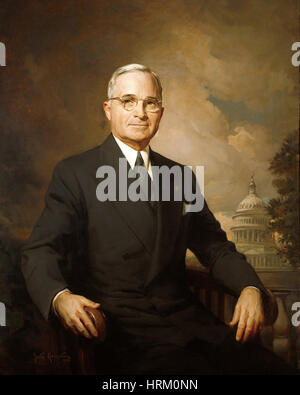 HARRY S. TRUMAN (1884-1972) Portrait officiel en tant que 33e président des États-Unis en 1945 Banque D'Images