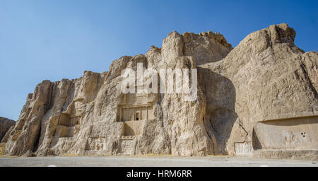 La nécropole de Naqsh-e Rustam par Perseopolis à Shiraz Banque D'Images