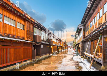 Kanazawa, Japon lors de l'historique quartier Nishi Chaya en hiver. Banque D'Images