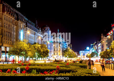 PRAGUE, RÉPUBLIQUE TCHÈQUE - 01 septembre 2016 : la Place Venceslas dans la nuit, vue depuis le sud-est. Banque D'Images