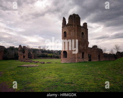 Cirque de Maxence : un cirque romain bien conservé dans la campagne en dehors de Rome sur l'ancienne Voie Appienne (Via Appia Antica) Banque D'Images