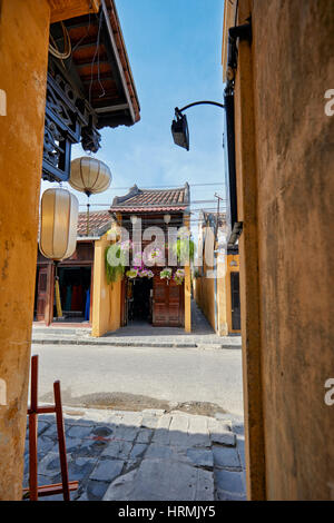 Les rues étroites dans l'ancienne ville de Hoi An. Province de Quang Nam, Vietnam. Banque D'Images