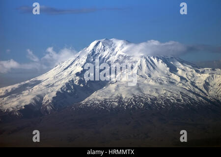 Vue sur le mont Ararat couvert de neige à partir de l'Arménie. Banque D'Images