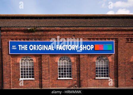 En dehors de l'extérieur de l'Original Factory Shop Horley Surrey England UK Banque D'Images