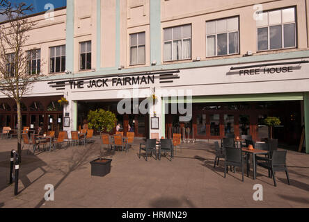 Extérieur de la prise extérieure Fairman J D'UN Pub Wetherspoon dans Horley Surrey England UK Banque D'Images