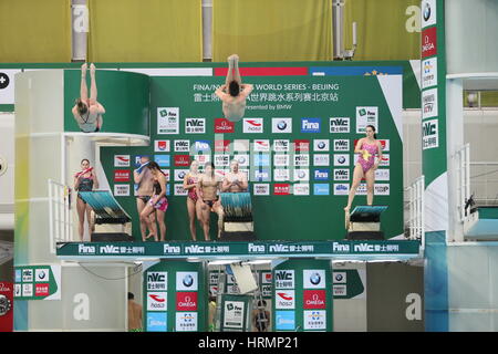 Beijing, Chine. 2e Mar, 2017. Les plongeurs reçoivent une formation en vue de la prochaine série mondiale FINA 2017 à Beijing, le 2 mars 2017. Crédit : SIPA Asie/ZUMA/Alamy Fil Live News Banque D'Images