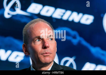 Washington DC, USA. 2 mars 2017. Dennis Muilenburg, Président du Conseil, président et chef de la direction, la société Boeing, prend la parole lors du Sommet mondial de l'Aviation 2017 organisé par la Chambre de Commerce des États-Unis à Washington, D.C., le 2 mars 2017. Credit : Kristoffer Tripplaar/Alamy Live News Banque D'Images