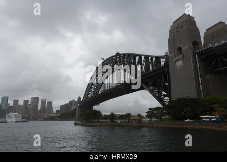 Sydney, Australie. 3e mars 2017. Une semaine de fortes pluies et des orages continue sur Sydney et certaines parties de la Nouvelle Galles du Sud, les crues éclair devrait dans l'ensemble des parties de l'État en fin de semaine. Crédit : martin berry/Alamy Live News Banque D'Images